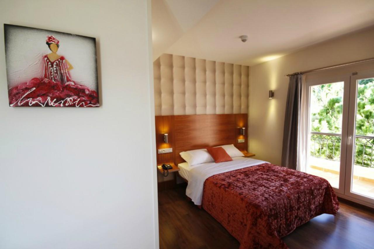Hotel Boutique Villa Erina By Bossh Hotels - Adults Recommended Манилва Екстериор снимка