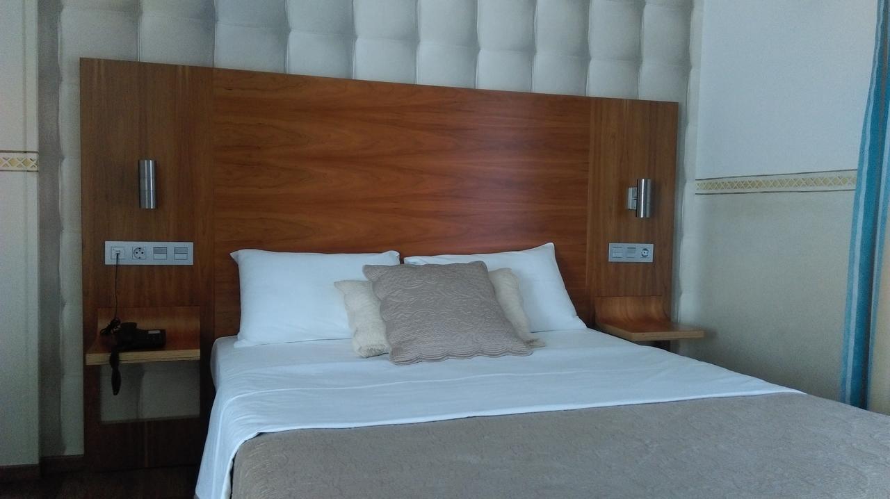 Hotel Boutique Villa Erina By Bossh Hotels - Adults Recommended Манилва Екстериор снимка
